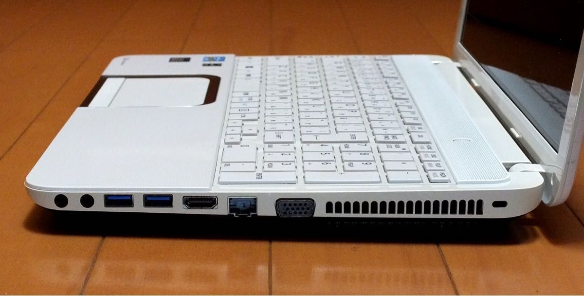 TOSHIBA T552/58GW Core i7ブルーレイwebカメラbluetooth メモリ TOSHIBA T552/58GW Core i7ブルーレイwebカメラbluetooth メモリ