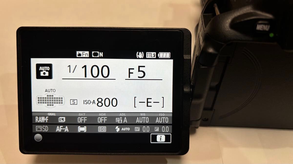 付属品多数 Nikon D5600 デジタル一眼レフカメラ レンズキット 付属品多数 Nikon D5600 デジタル一眼レフカメラ レンズキット