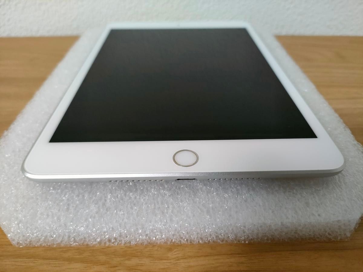 iPad mini 第5世代 Wi-Fi 256GB シルバー MUU52J/A A2133 動作 iPad mini 第5世代 Wi-Fi 256GB シルバー MUU52J/A A2133 動作