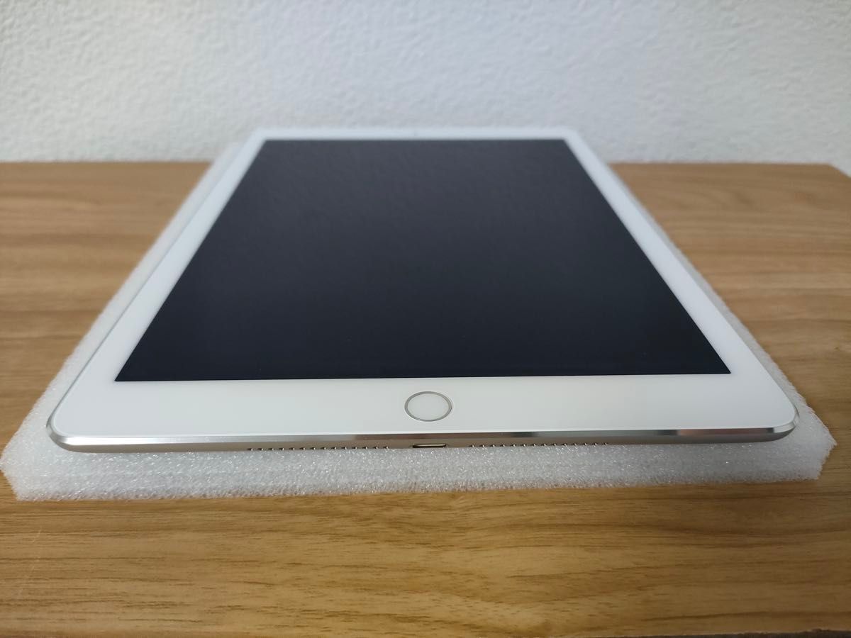 iPad Air 第2世代 Wi-Fi + Cellular 64GB シルバー MGHY2J/A iPad Air 第2世代 Wi-Fi + Cellular 64GB シルバー MGHY2J/A