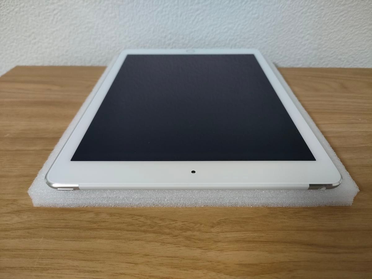 iPad Air 第2世代 Wi-Fi + Cellular 64GB シルバー MGHY2J/A iPad Air 第2世代 Wi-Fi + Cellular 64GB シルバー MGHY2J/A