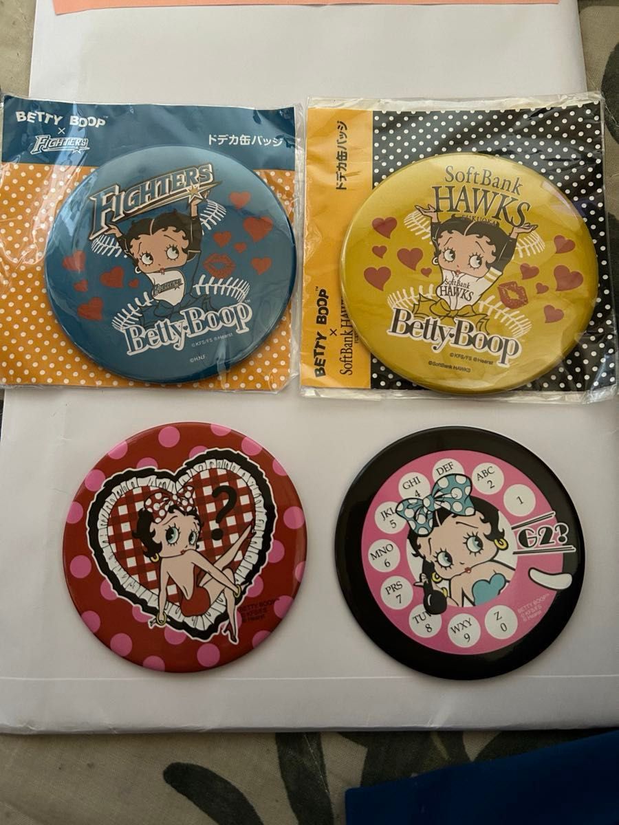 ベティちゃん 缶バッチ 4個セット チャーム2個おまけつき ベティちゃん 缶バッチ 4個セット チャーム2個おまけつき