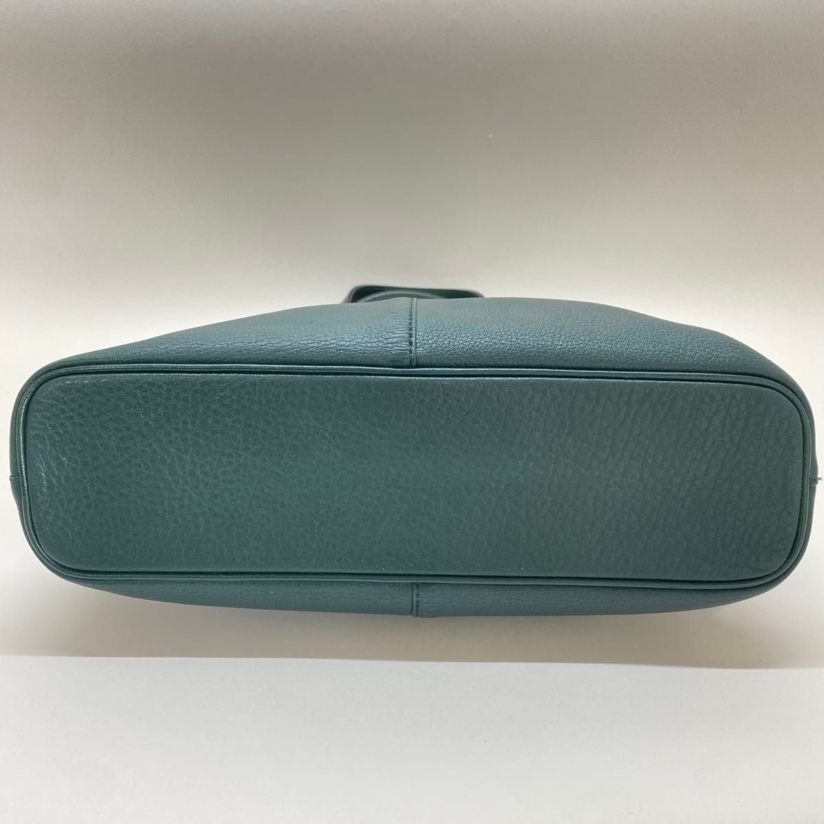 希少美品】Burberry グリーンハンドバッグ レザー ビンテージ 希少美品】Burberry グリーンハンドバッグ レザー ビンテージ