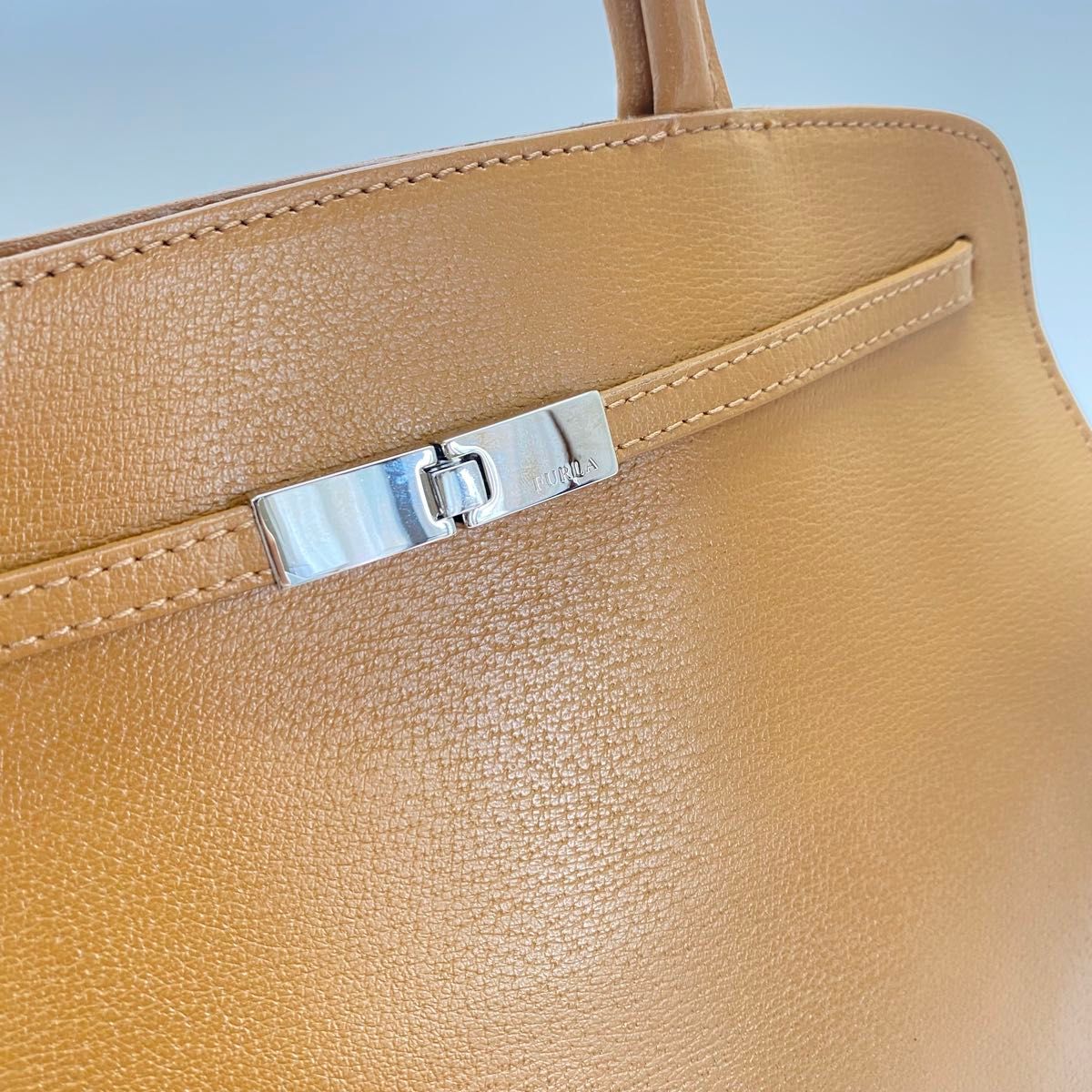 美品】FURLA ショルダーバッグ ハンドバッグ ベージュ レザー 美品】FURLA ショルダーバッグ ハンドバッグ ベージュ レザー