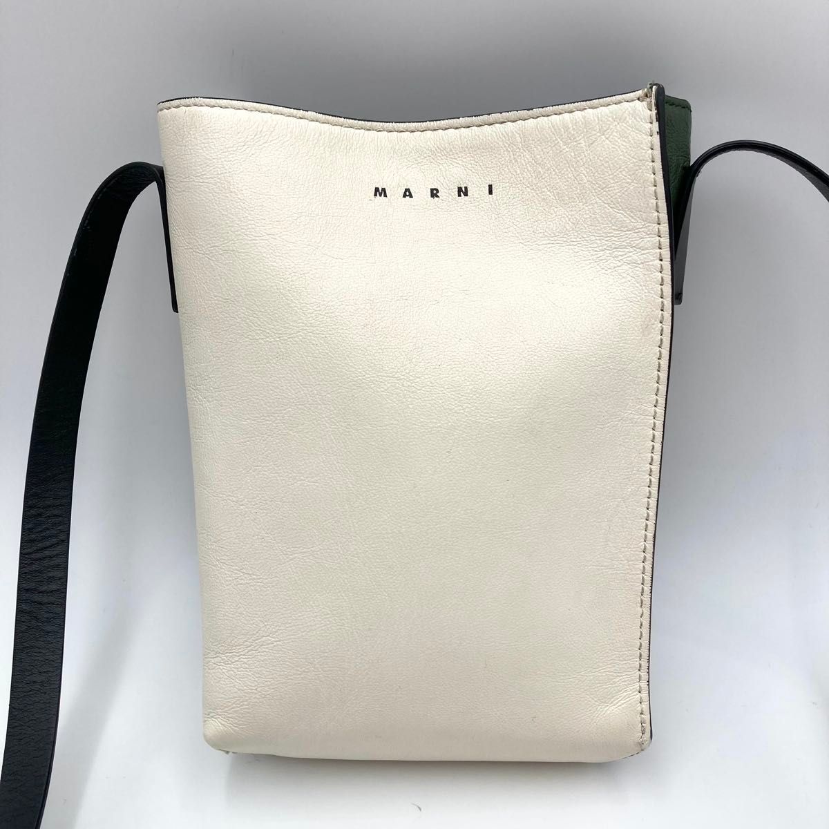 希少 人気モデル【美品】MARNI マルニ ミュゼオソフト ナノ 希少 人気モデル【美品】MARNI マルニ ミュゼオソフト ナノ