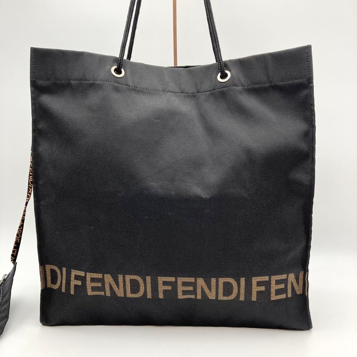 激レア】FENDI フェンディ ショッパーバッグ トートバッグ 黒 激レア】FENDI フェンディ ショッパーバッグ トートバッグ 黒