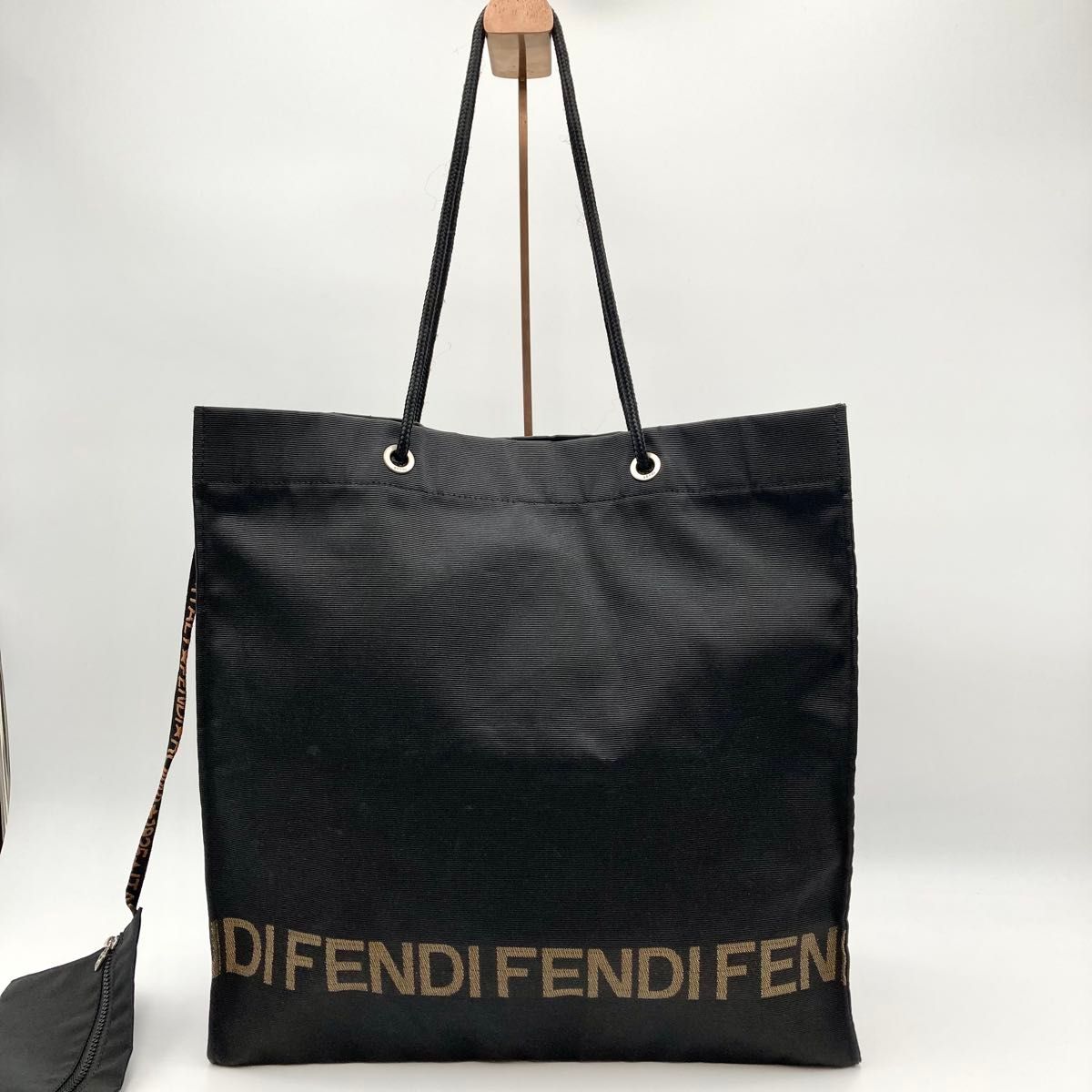 激レア】FENDI フェンディ ショッパーバッグ トートバッグ 黒 激レア】FENDI フェンディ ショッパーバッグ トートバッグ 黒