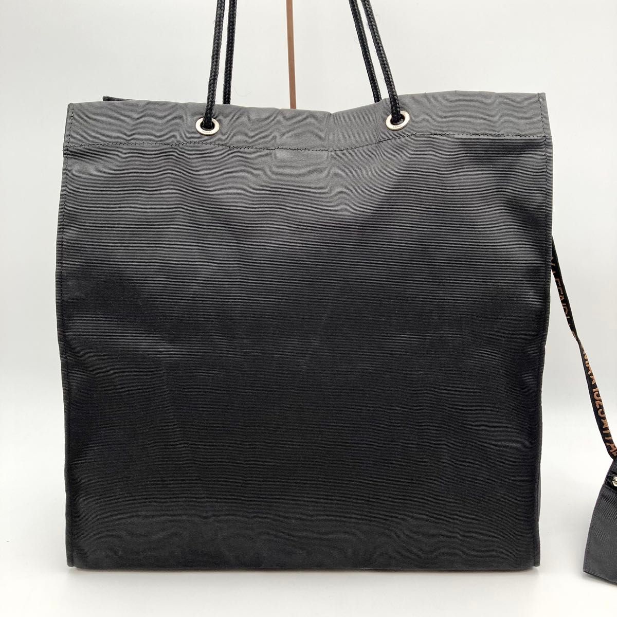 激レア】FENDI フェンディ ショッパーバッグ トートバッグ 黒 激レア】FENDI フェンディ ショッパーバッグ トートバッグ 黒