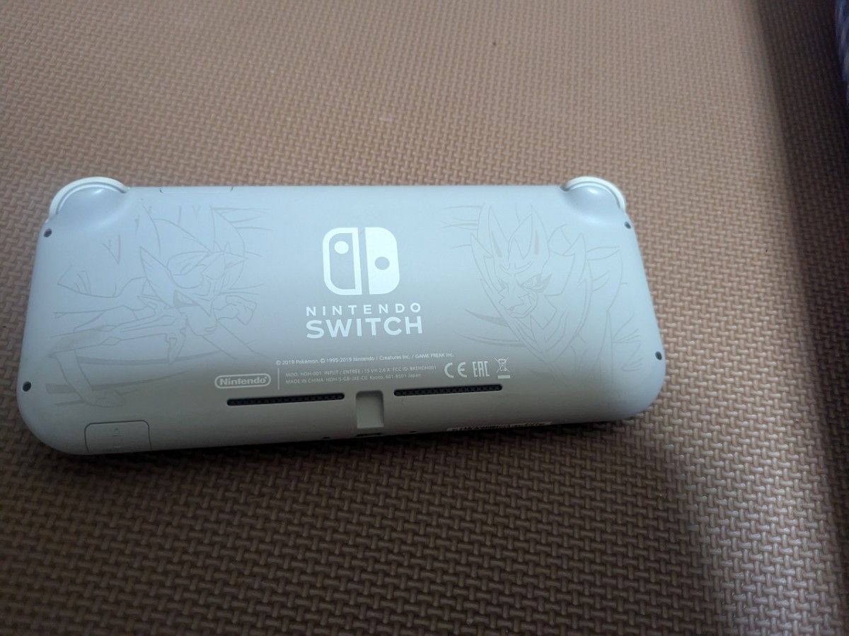 Nintendo switch lite 本体のみ ドラクエ3ゲームカード付き Nintendo switch lite 本体のみ ドラクエ3ゲームカード付き