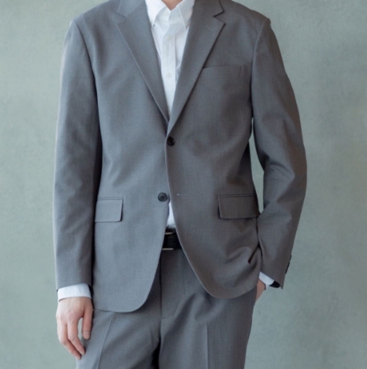 ユニクロ 感動ジャケット UNIQLO 新品 未使用 グレー M スーツ ユニクロ 感動ジャケット UNIQLO 新品 未使用 グレー M スーツ