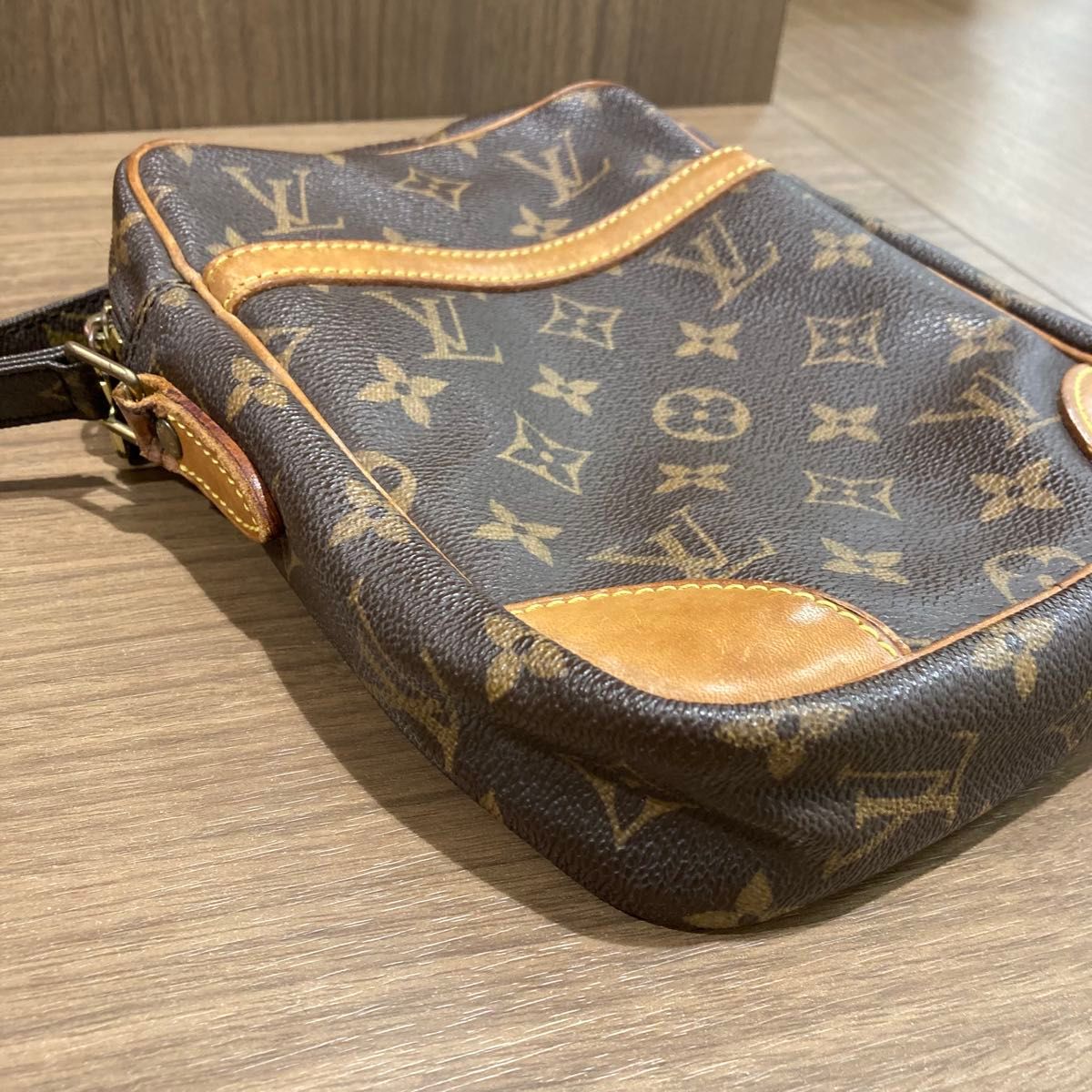 LOUIS VUITTON ルイヴィトン モノグラム ダヌーブ ショルダー LOUIS VUITTON ルイヴィトン モノグラム ダヌーブ ショルダー