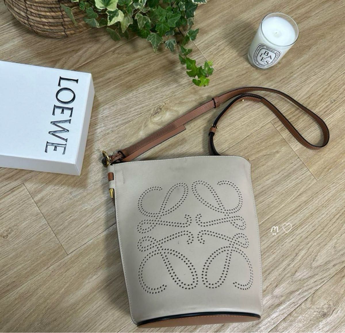 LOEWE ロエベ アナグラムゲートバケットバッグ ショルダー斜 LOEWE ロエベ アナグラムゲートバケットバッグ ショルダー斜