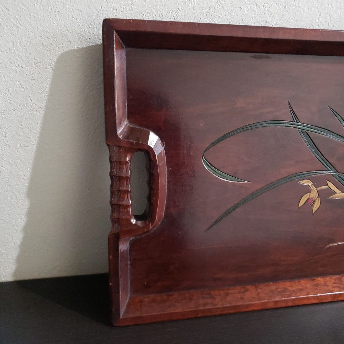 讃岐彫 角盆 お盆 木製トレイ 花の絵柄 持ち手付き 漆器 特大 讃岐彫 角盆 お盆 木製トレイ 花の絵柄 持ち手付き 漆器 特大