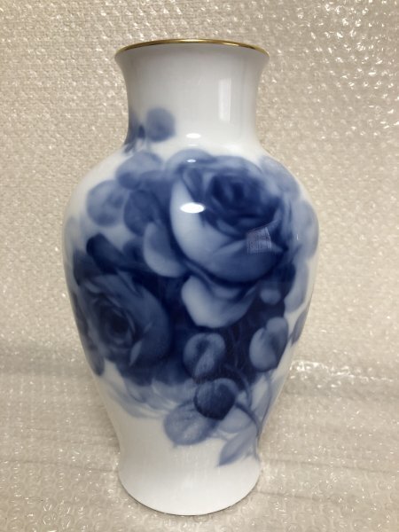 大倉陶園 ブルーローズ 花瓶 金彩 フラワーベース OKURA Yahoo!オークション - 【 大倉陶園 OKURA 】 ブルーローズ 花瓶