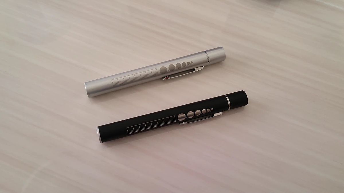 とても軽い USB充電式 ペンライト ブラック 白光 黄光 2色発光 懐中電灯 医療 キャンプ アウトドア 防災に便利