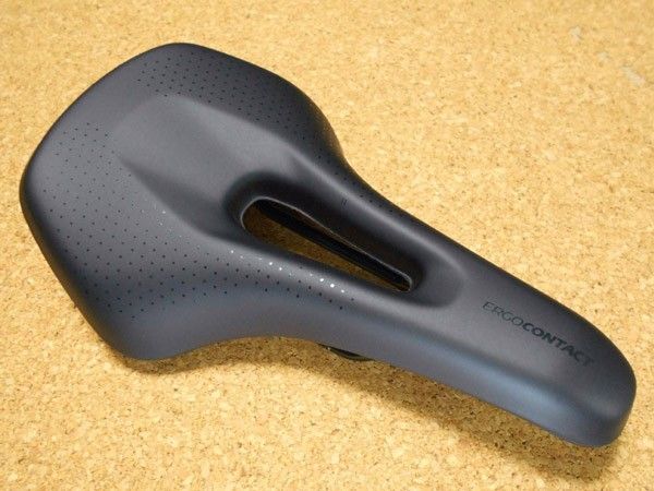 品質が完璧 完成車外し】 GIANT 穴開き サドル ERGO CONTACT ショートノーズ その他