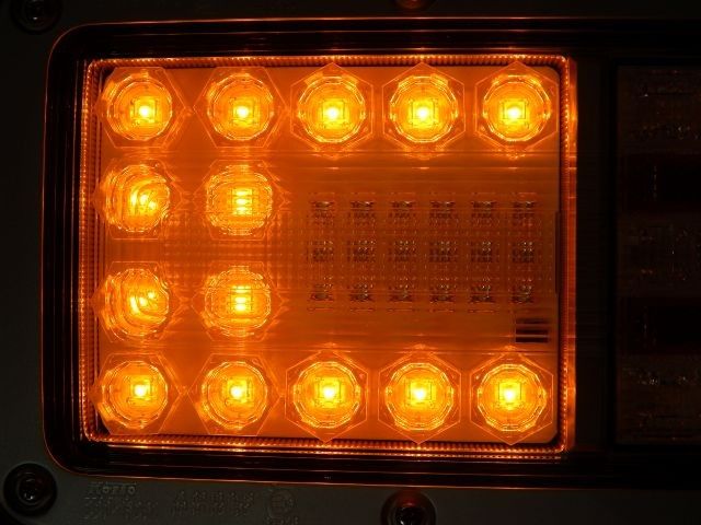 日野HINO プロフィア純正テールLED加工 シーケンシャル 日野HINO プロフィア純正テールLED加工 シーケンシャル