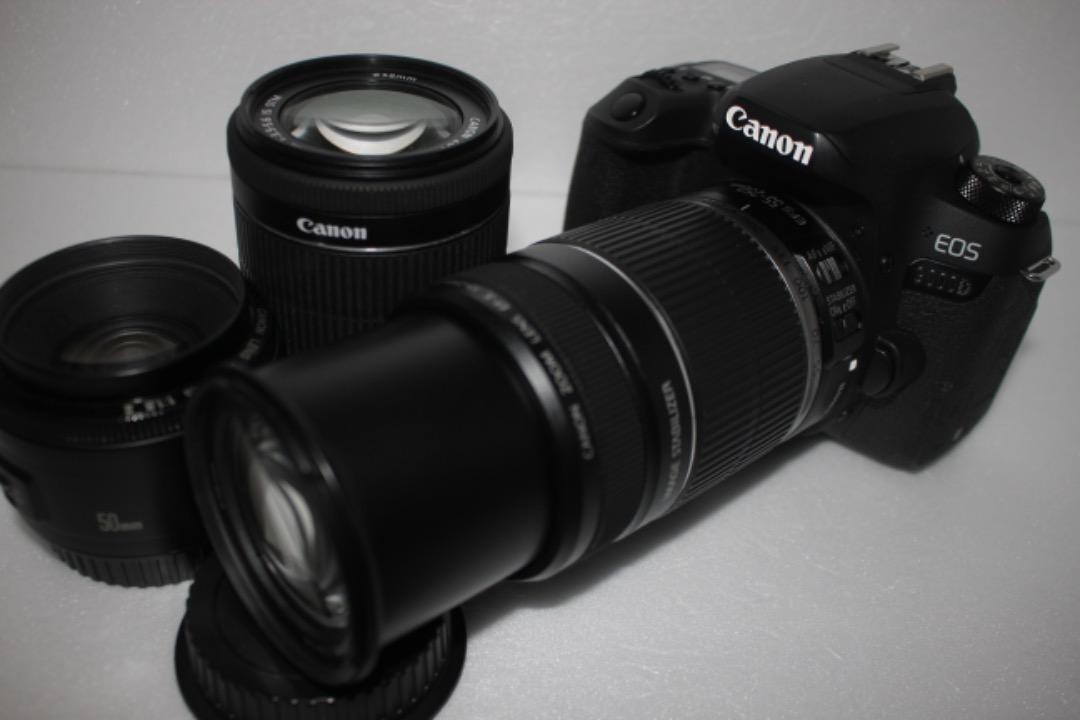 品質一番の 一眼レフカメラ　Canon EOS 9000D 標準＆望遠＆単焦点トリプルセット　★☆1029 キヤノン