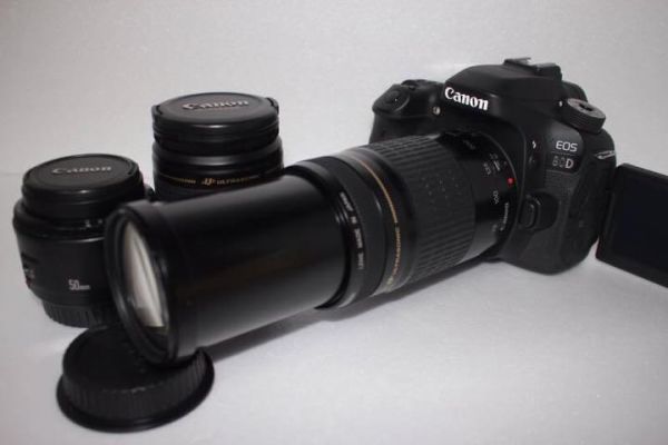 一眼レフカメラ　キャノン Canon EOS 80Dトリプルレンズセット　★☆874
