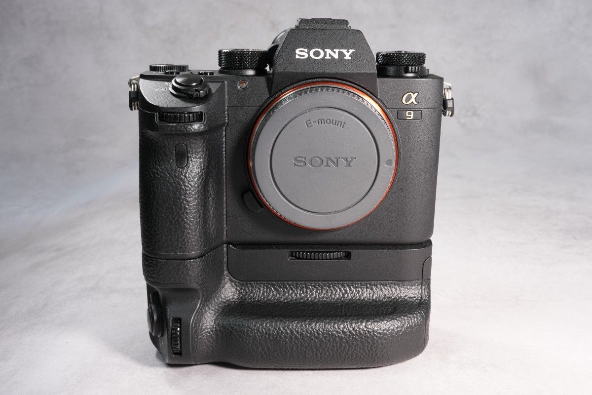 SONY α9(ILCE-9) ボディ+縦位置グリップ(VG-C3EM) 欠品 SONY α9(ILCE-9) ボディ+縦位置グリップ(VG-C3EM) 欠品