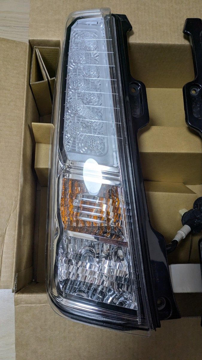 ほぼ新品) 純正テールランプ マツダ フレア MJ34S スズキ ワゴン ほぼ新品) 純正テールランプ マツダ フレア MJ34S スズキ ワゴン