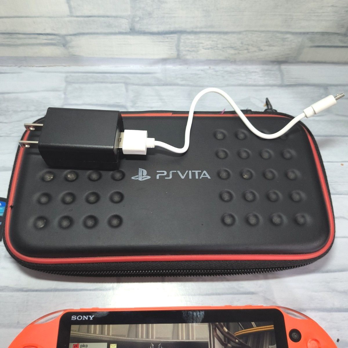 極美品 PS Vita PCH-2000 ネオンオレンジ 動作確認済 ソフト付き 極美品 PS Vita PCH-2000 ネオンオレンジ 動作確認済 ソフト付き