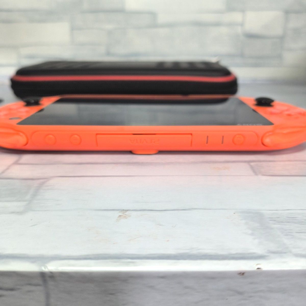 極美品 PS Vita PCH-2000 ネオンオレンジ 動作確認済 ソフト付き 極美品 PS Vita PCH-2000 ネオンオレンジ 動作確認済 ソフト付き