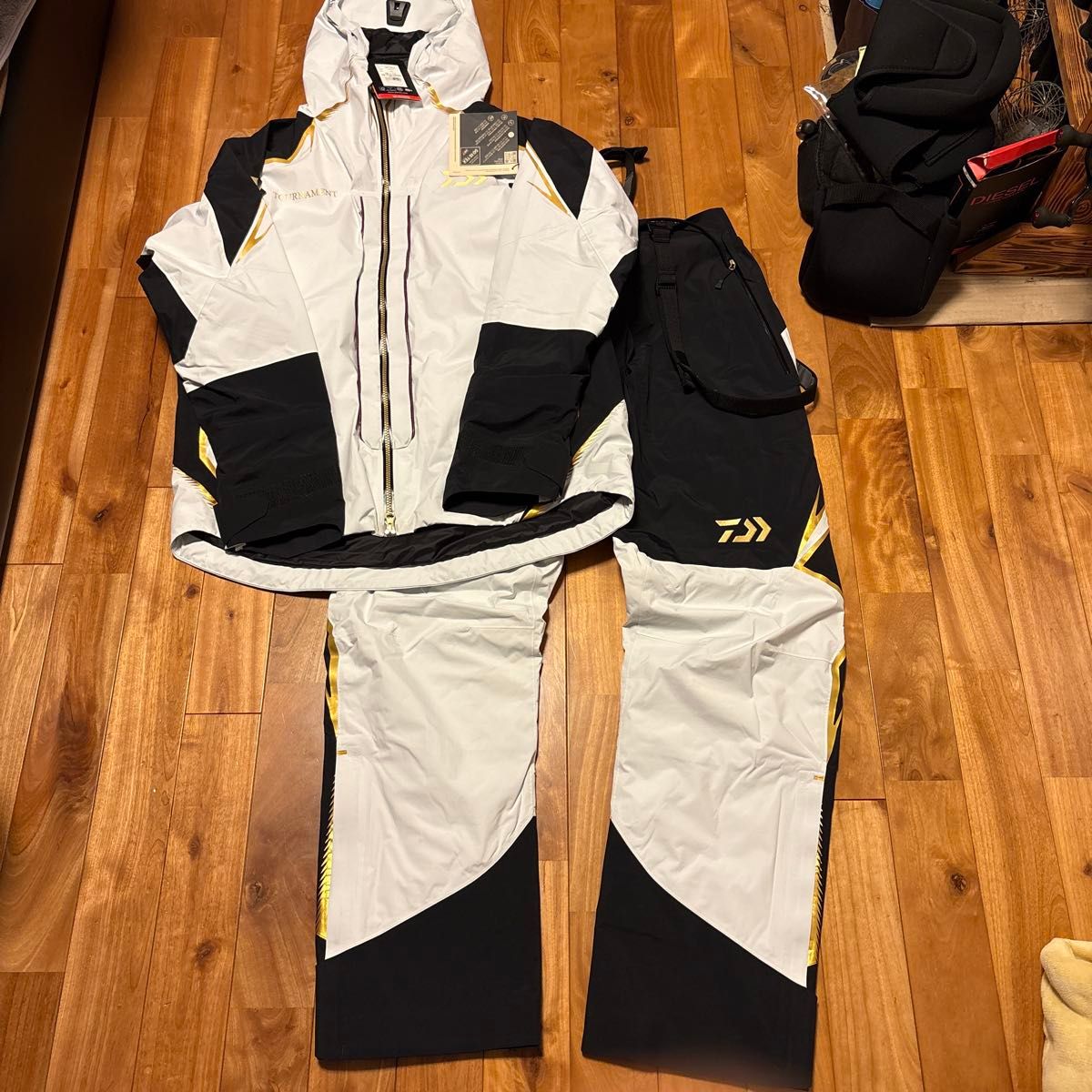 完売 新品 ダイワ最上級モデル DW-1024T GORE-TEX トーナメント 完売 新品 ダイワ最上級モデル DW-1024T GORE-TEX トーナメント