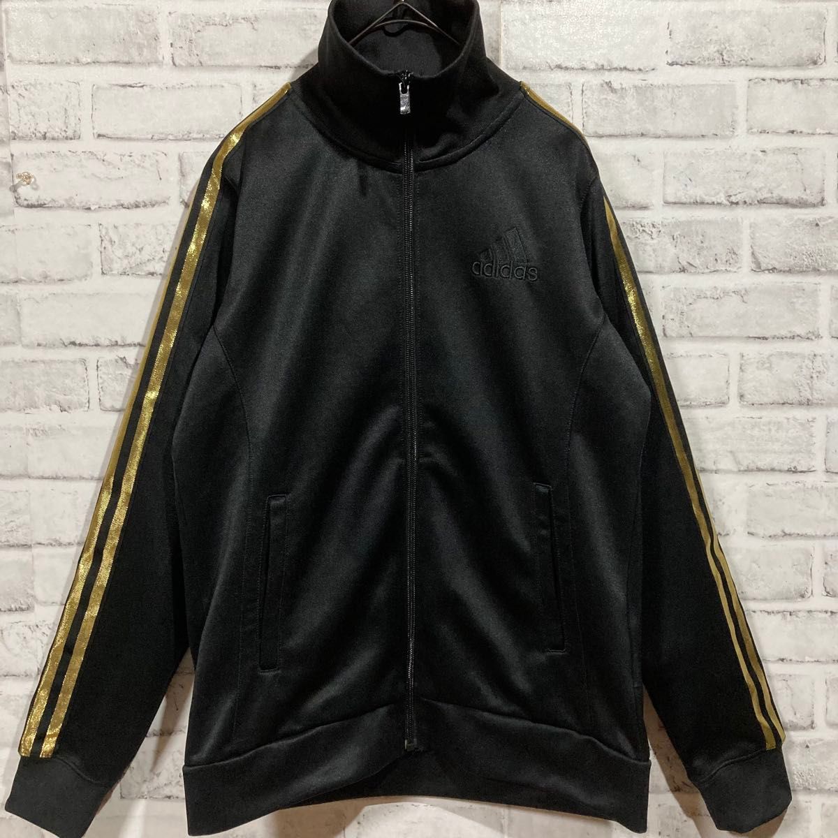1399 adidas アディダス ジャージ 上下セット 黒 金 M ロゴ刺繍 1399 adidas アディダス ジャージ 上下セット 黒 金 M ロゴ刺繍