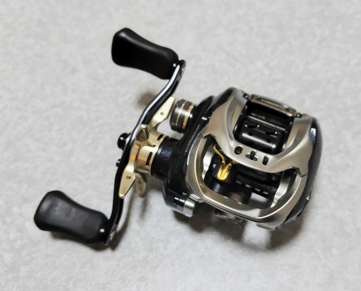 送料無料 いつまで メガバス Megabass ロジウム73R ベイトリール 右ハンドル 釣り リール