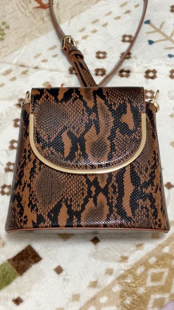 Charles & keith bucket バッグ