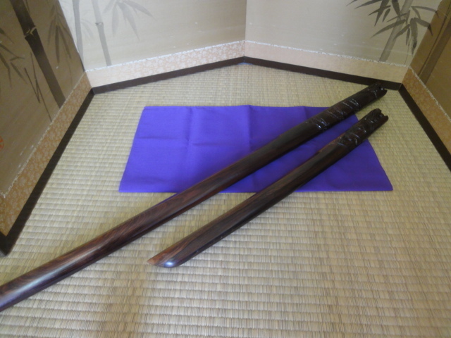 [. ebony wooden sword set ] rare gorgeous sculpture . ebony wooden sword large small set * secondhand goods * nationwide equal postage 1830 jpy 