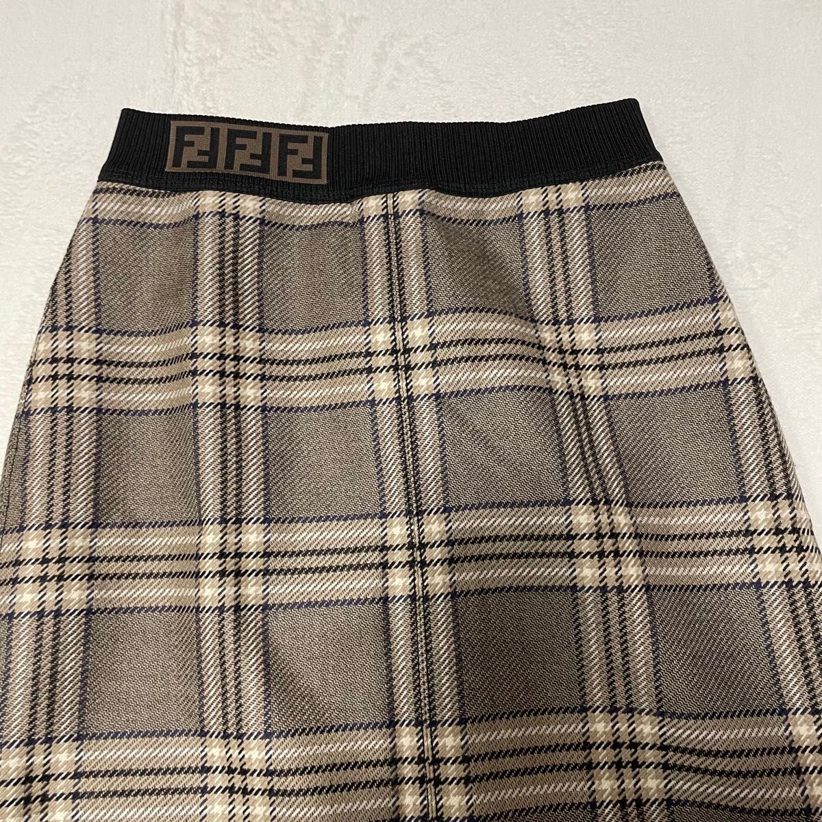 新品タグ付き 訳あり フェンディ FENDI ズッカ ロゴ タイト 新品タグ付き 訳あり フェンディ FENDI ズッカ ロゴ タイト