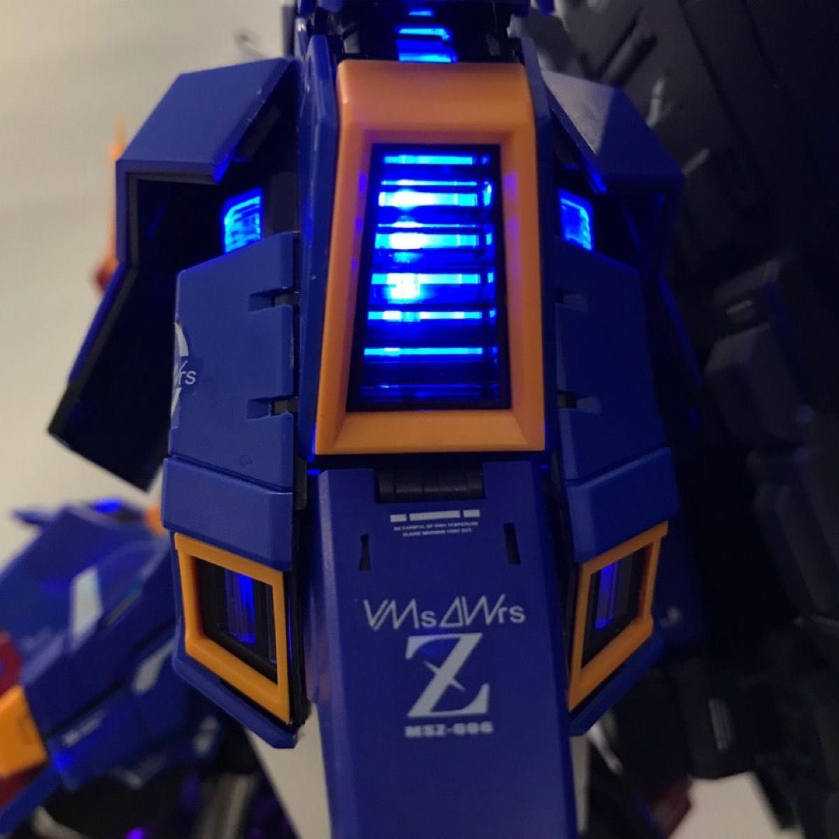 1/35スケールZガンダムの胸像フィギュア 新品未組立キット 発光 1/35スケールZガンダムの胸像フィギュア 新品未組立キット 発光
