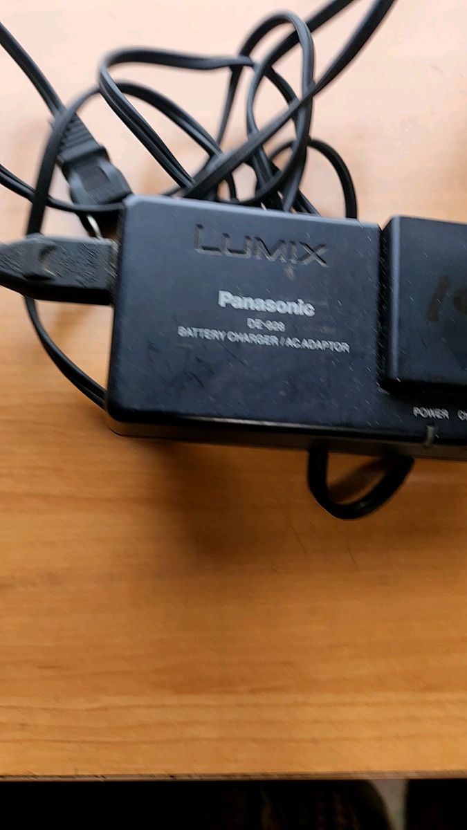 送料無料◎パナソニックカメラ充電器と充電池コードつきクーポン使って下さい