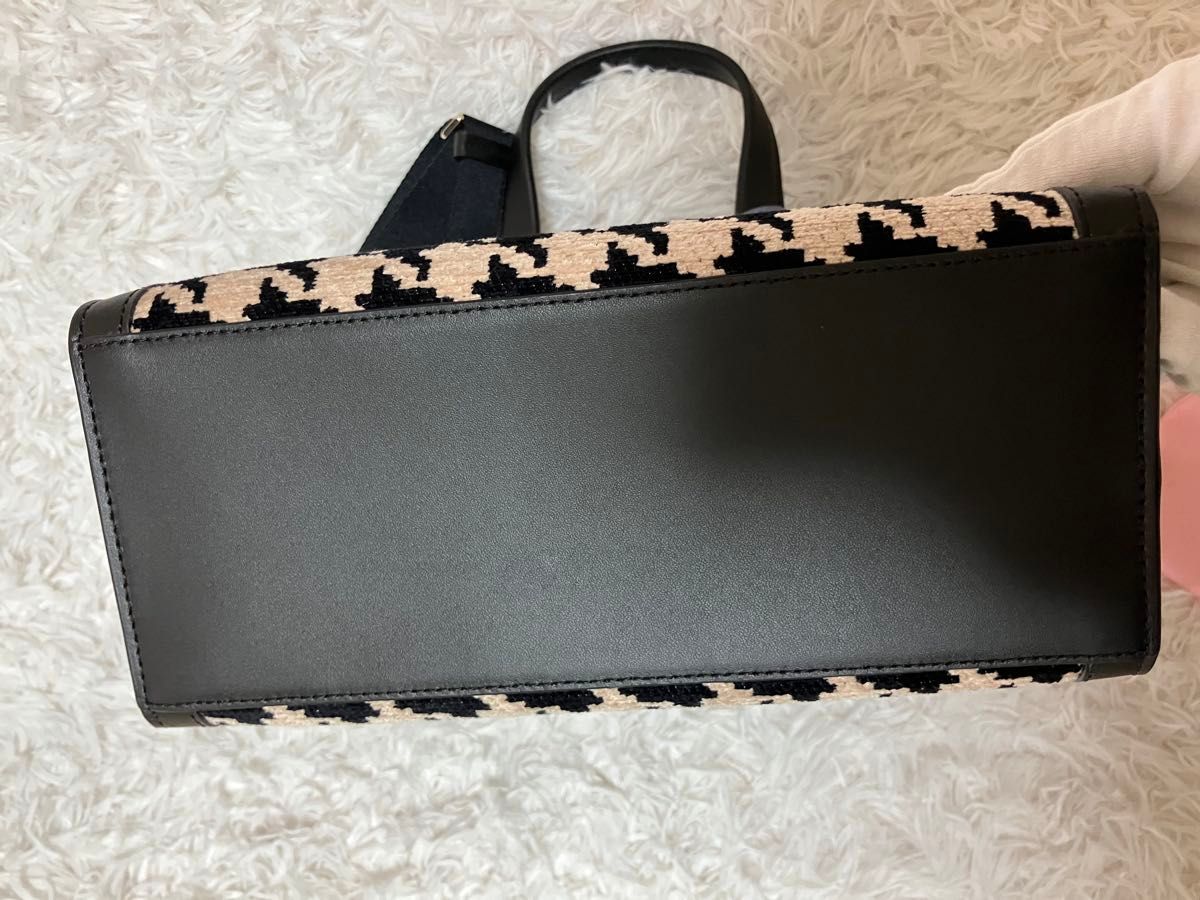 美品】kate spade 千鳥柄のミニトートバッグ ハンドバッグ 春 美品】kate spade 千鳥柄のミニトートバッグ ハンドバッグ 春