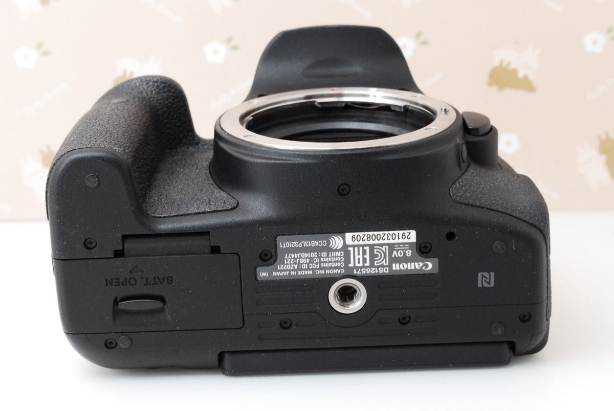 美品 Wi-Fi Canon Kiss X8i 自撮り 高性能デジタル一眼レフ 美品 Wi-Fi Canon Kiss X8i 自撮り 高性能デジタル一眼レフ