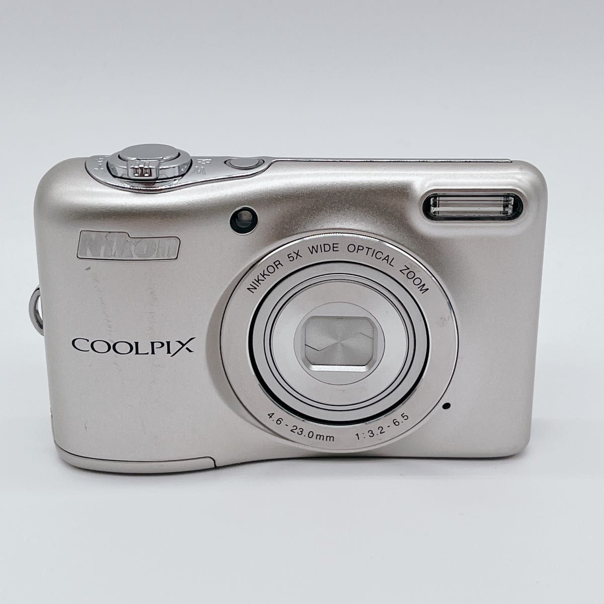 美品】NIKON COOLPIX L30 乾電池仕様 シルバー ニコン 美品】NIKON COOLPIX L30 乾電池仕様 シルバー ニコン