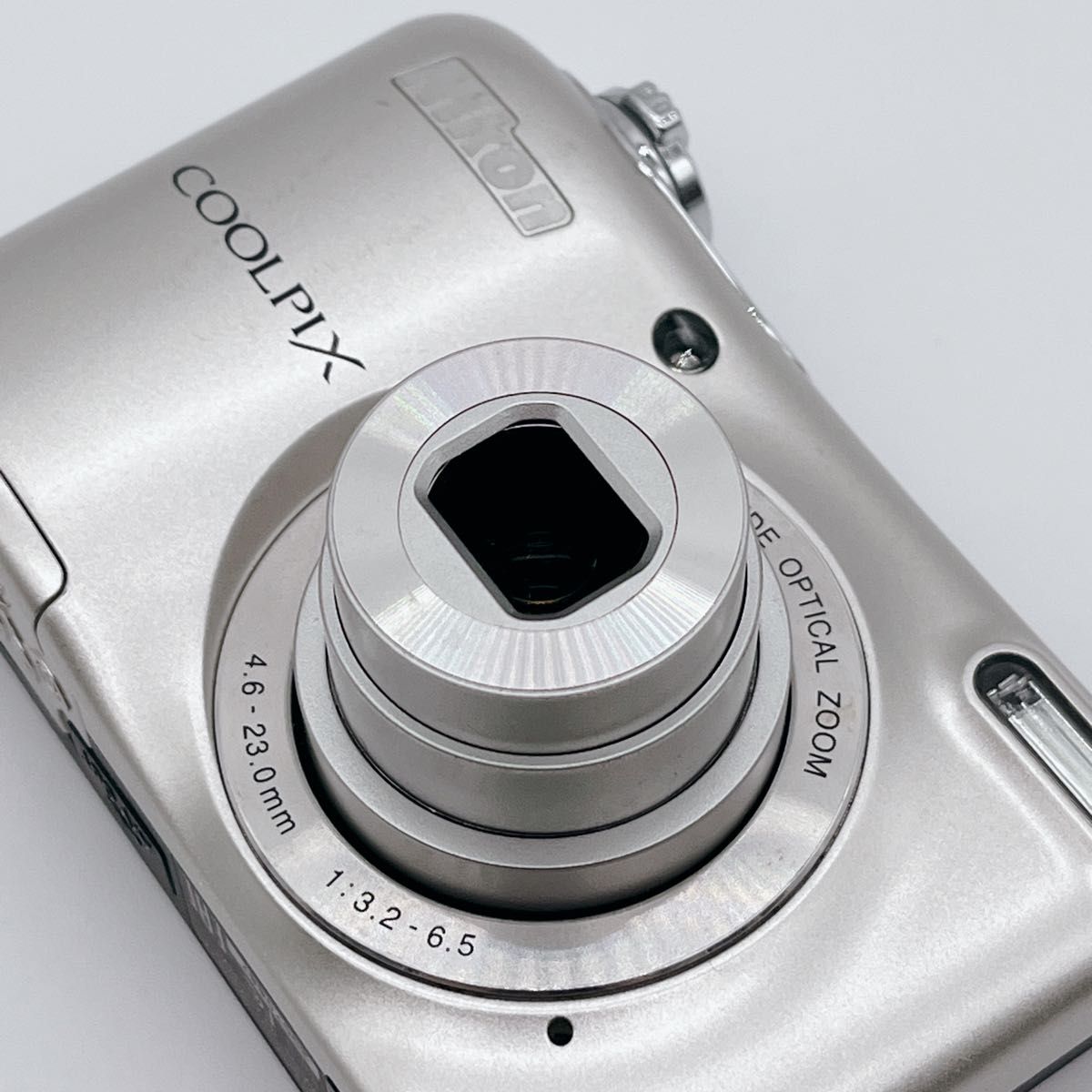 美品】NIKON COOLPIX L30 乾電池仕様 シルバー ニコン 美品】NIKON COOLPIX L30 乾電池仕様 シルバー ニコン