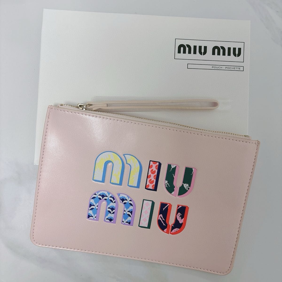 新品】MIU MIU ミュウミュウ ポーチ ピンク ロゴ入り 箱付き 新品】MIU MIU ミュウミュウ ポーチ ピンク ロゴ入り 箱付き