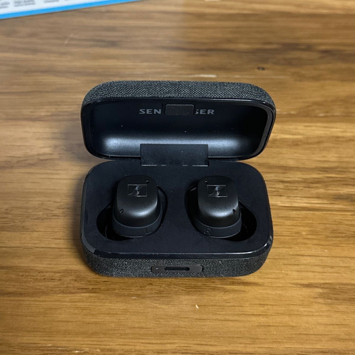 ほとんど使用してません【ジャンク品】SENNHEISER MOMENTUM3 ほとんど使用してません【ジャンク品】SENNHEISER MOMENTUM3