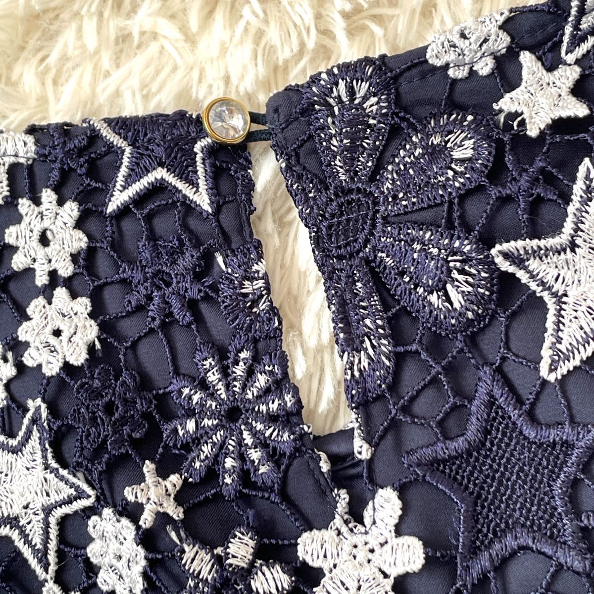 極美品 ローズティアラ チュニック プルオーバー 花柄 星 刺繍 極美品 ローズティアラ チュニック プルオーバー 花柄 星 刺繍