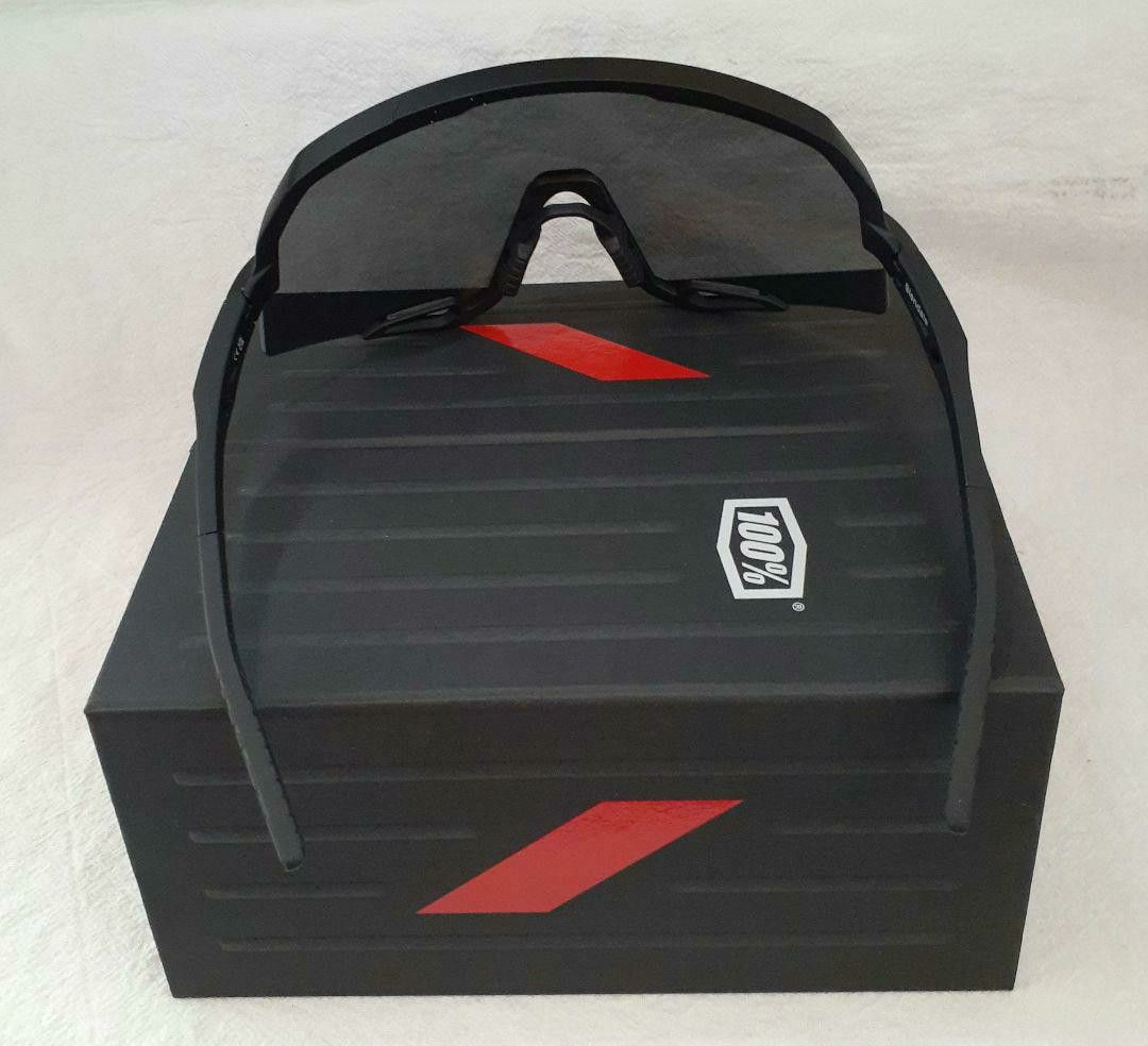 100% Slendale マットブラック ワンハンドレッド サングラス 100% Slendale マットブラック ワンハンドレッド サングラス