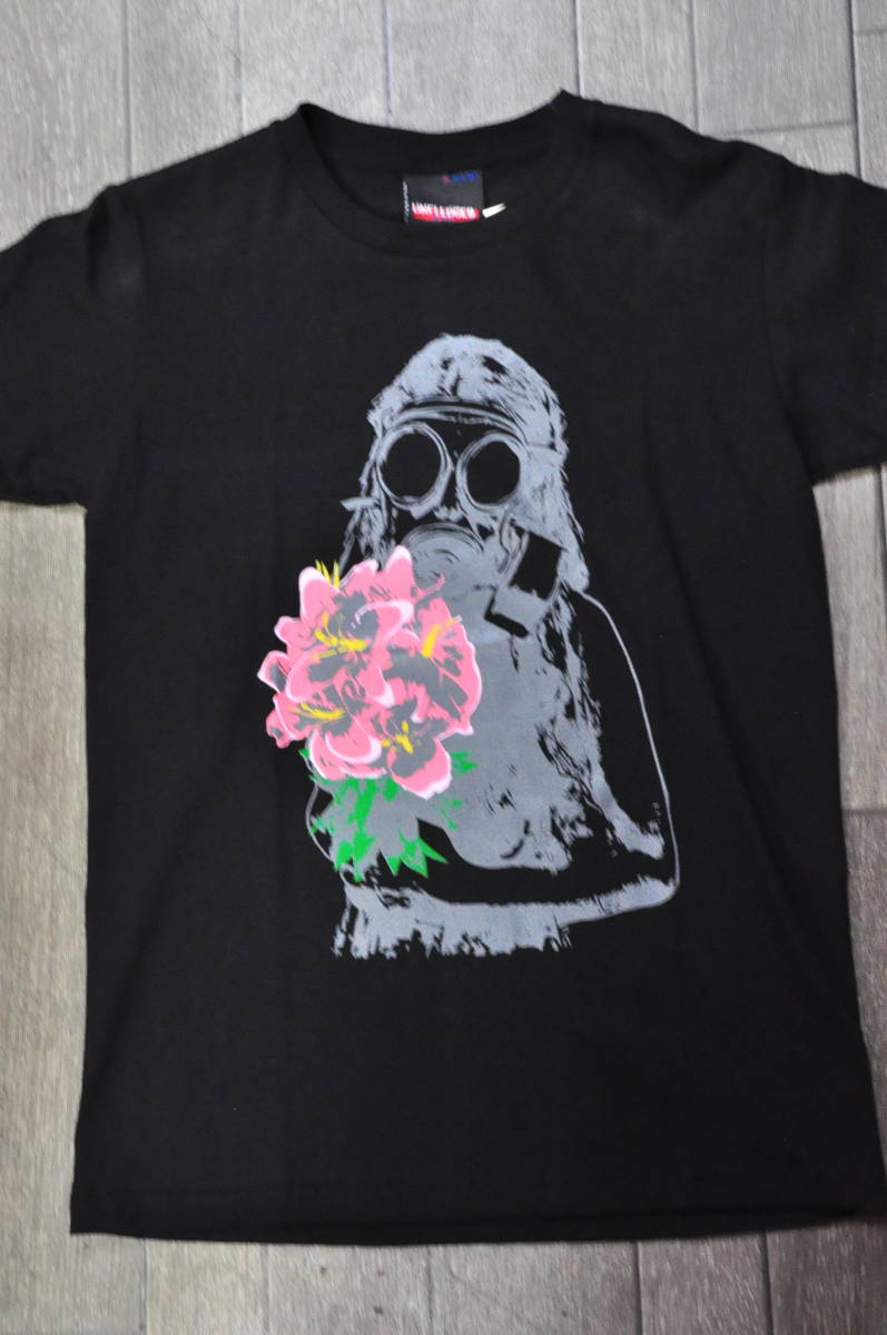 ◆おもしろTシャツ◆パロディーTシャツ◆ガスマスクに花束を◆L・XLサイズ _画像2