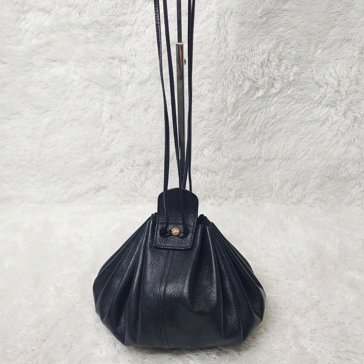 美品】IL BISONTE イルビゾンテ 巾着 ショルダーバッグ ポーチ 美品】IL BISONTE イルビゾンテ 巾着 ショルダーバッグ ポーチ