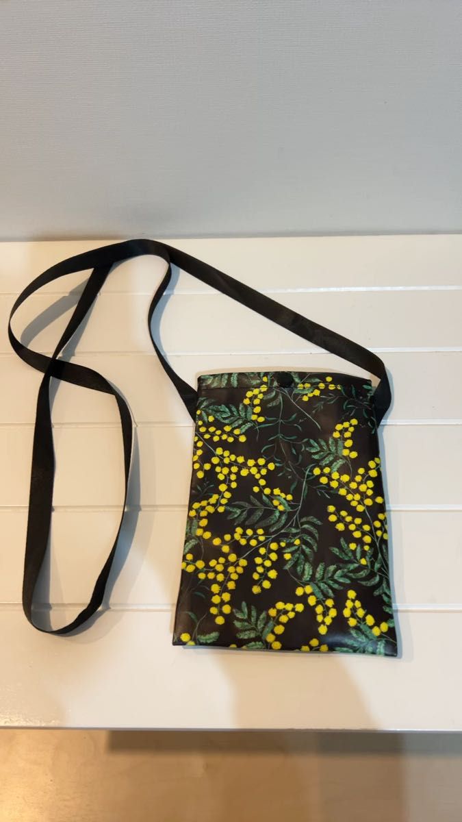 日比谷花壇 花柄ショルダー スマホ ハンカチなど