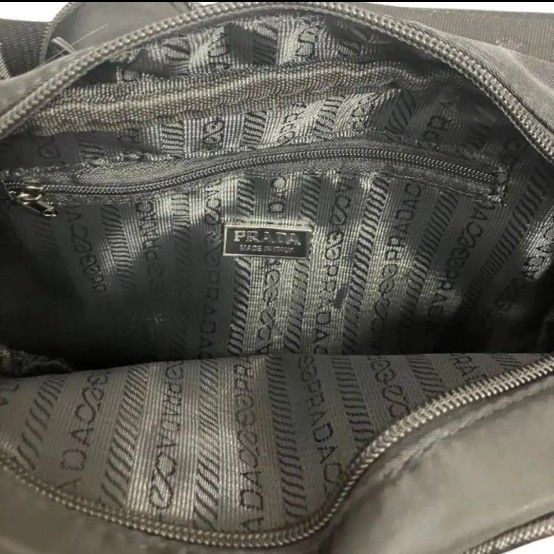 PRADAプラダ ポーチ ノベルティショルダーバッグ大人気 新品未 PRADAプラダ ポーチ ノベルティショルダーバッグ大人気 新品未