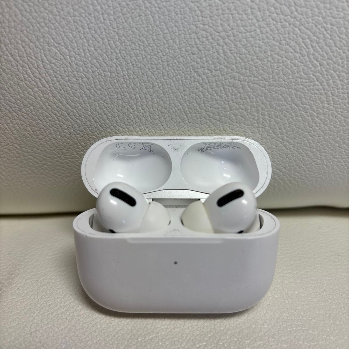 AirPodsPro 第一世代 充電ケース付き|Yahoo!フリマ(旧PayPay AirPodsPro 第一世代 充電ケース付き|Yahoo!フリマ(旧PayPay