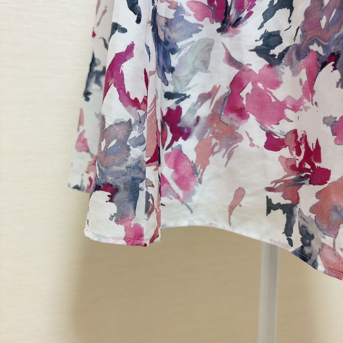 JUSGLITTY ジャスグリッティー 水彩膝丈フレアスカート 花柄 JUSGLITTY ジャスグリッティー 水彩膝丈フレアスカート 花柄