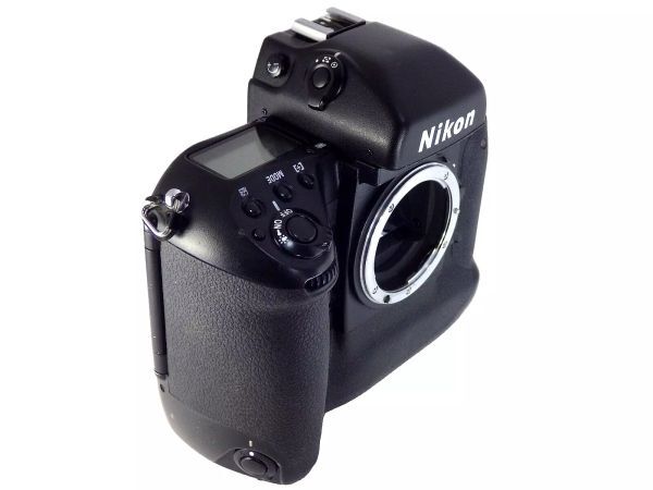 送料無料! Nikon F5 フィルムカメラ ボディ ニコン AF Nikkor 28 送料無料! Nikon F5 フィルムカメラ ボディ ニコン AF Nikkor 28